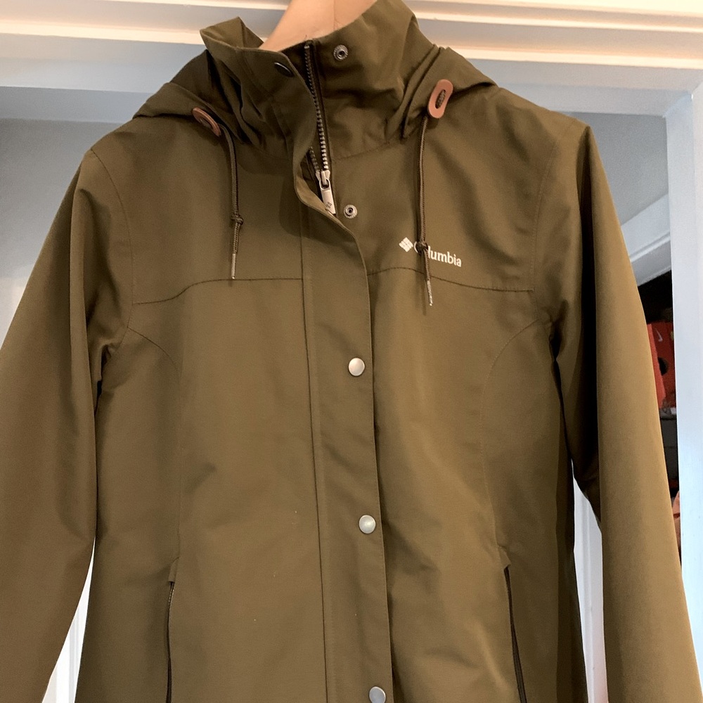 Columbia Rain Jacket - Perfect for fall! Olive Green